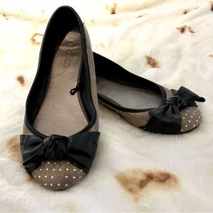 Iridescent slate gray and black Bongo flats size 7 with studs